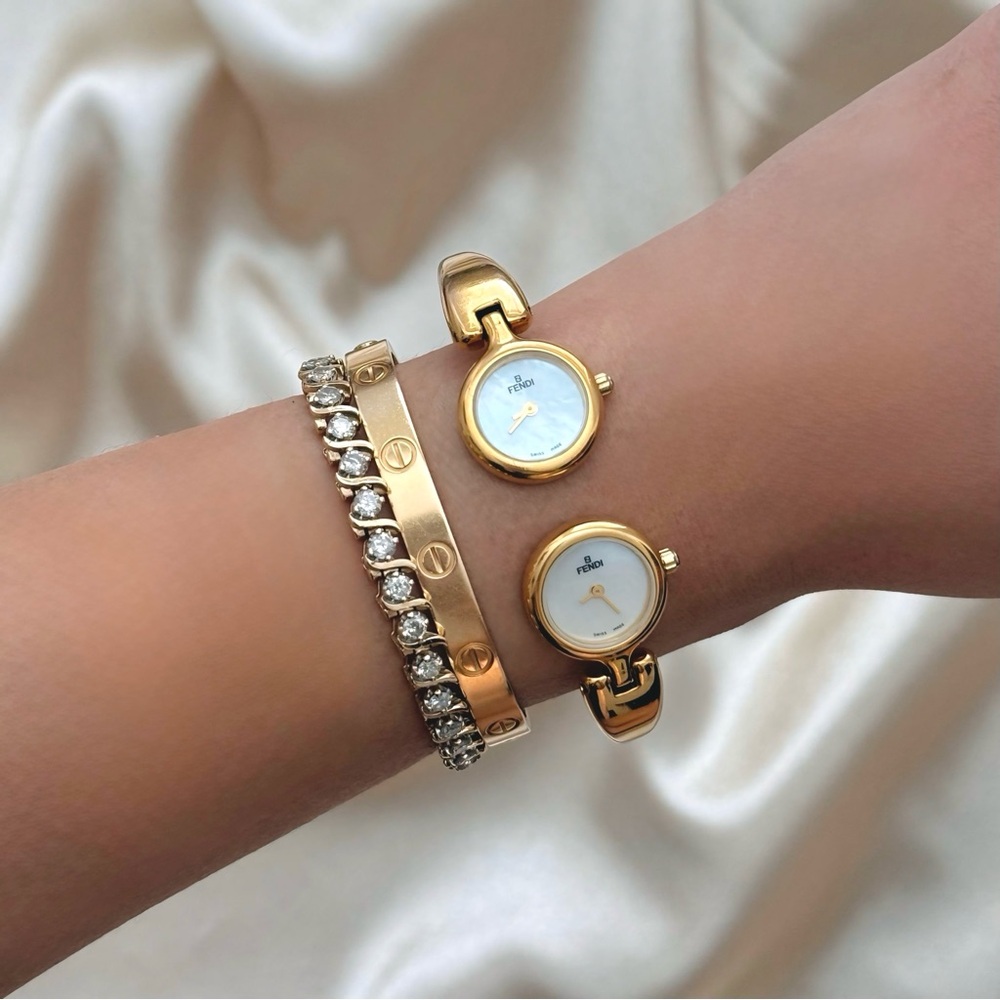 Authentic Fendi 1925 Double Dial Mother-of-Pearl Cuff
Watch Rare - Picture 3 of 10